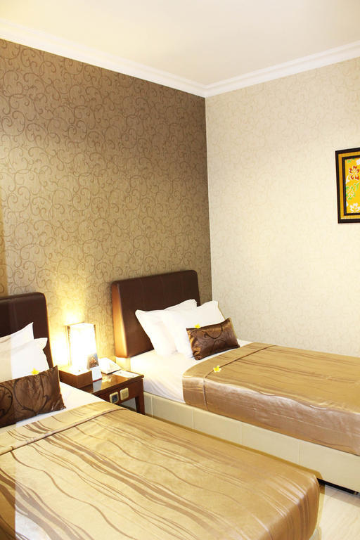 Hotel C3 Semarang Habitación foto